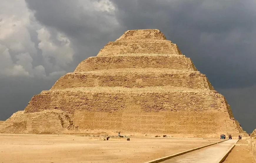 Private tour Giza Pyramids Memphis City Sakkara Pyramid